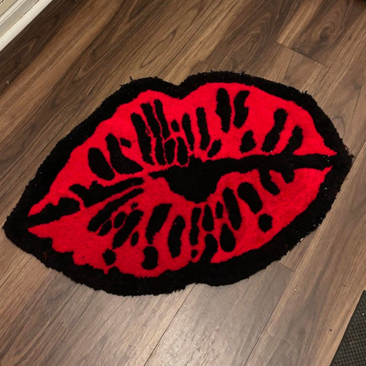 KISSY LIPS RUG